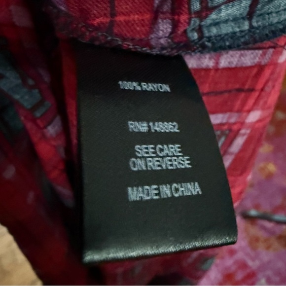 Torrid Red Plaid Short Sleeve Button Down Red Black Size 4/4X - Picture 5 of 6